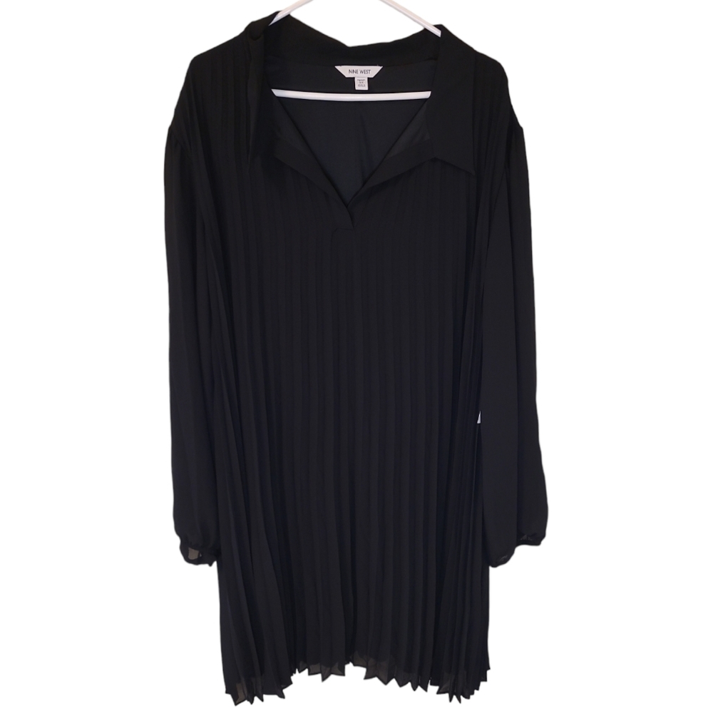Nine West black pleated long sleeved dress. Size 4X.
